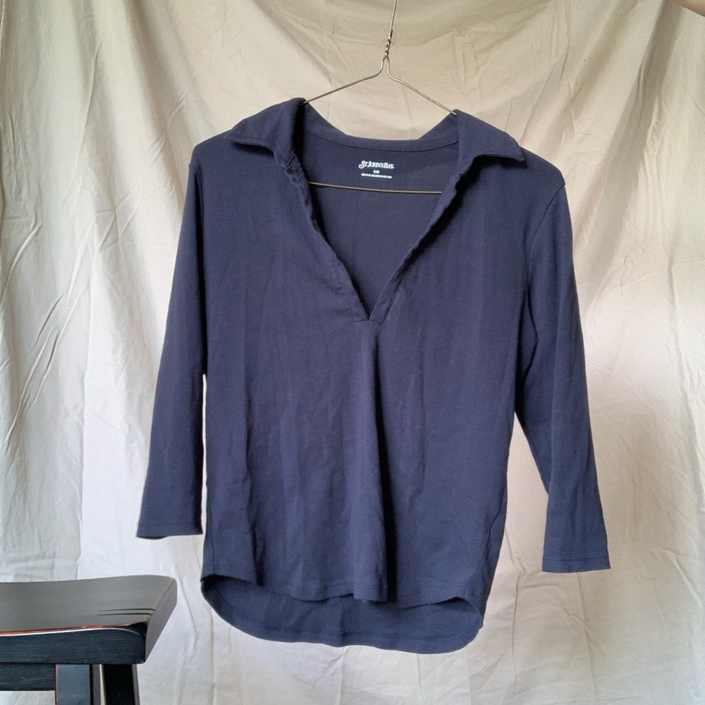 Navy blue v neck mid-length sleeve
